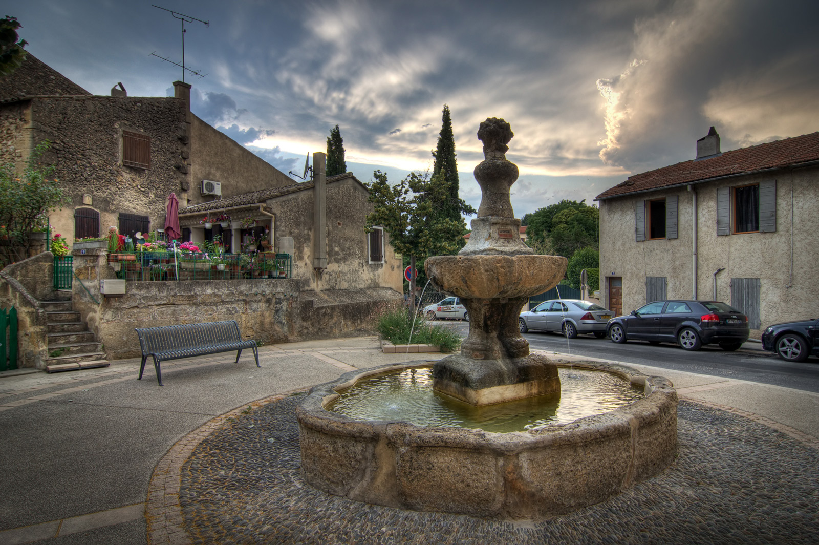 Place du XVème Corps. Lambesc